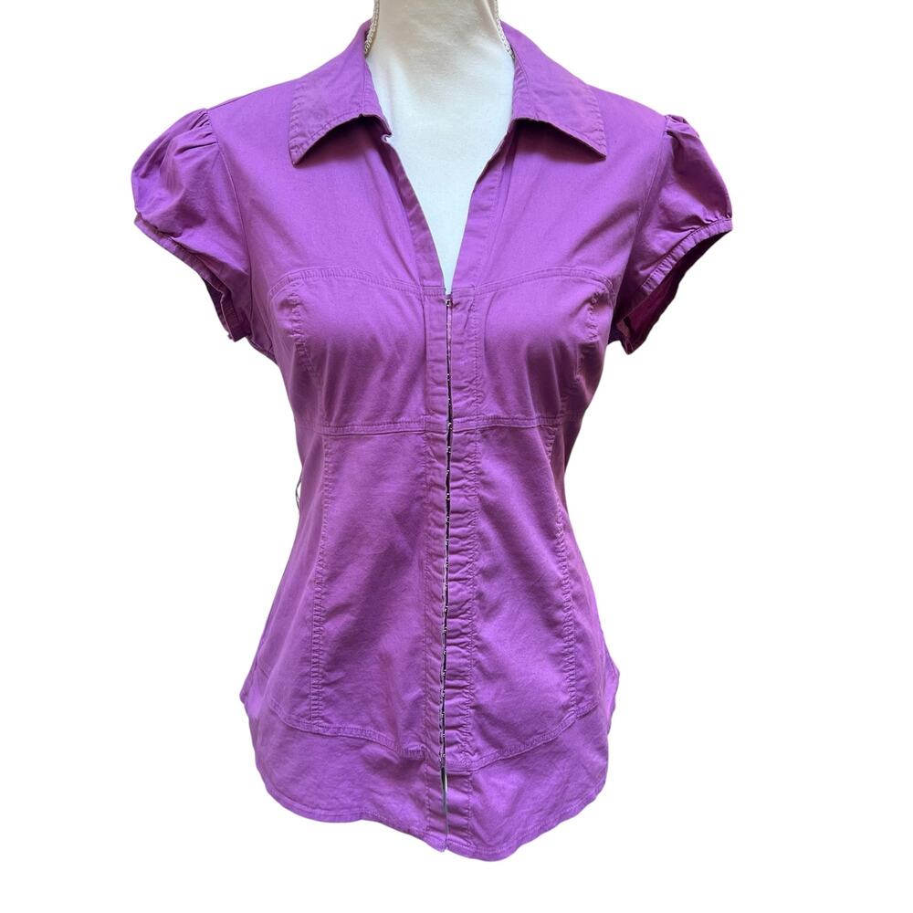 Guess Women’s XL Purple Hook Eye Front Collared Top Open Back Short Sleeve Shirt